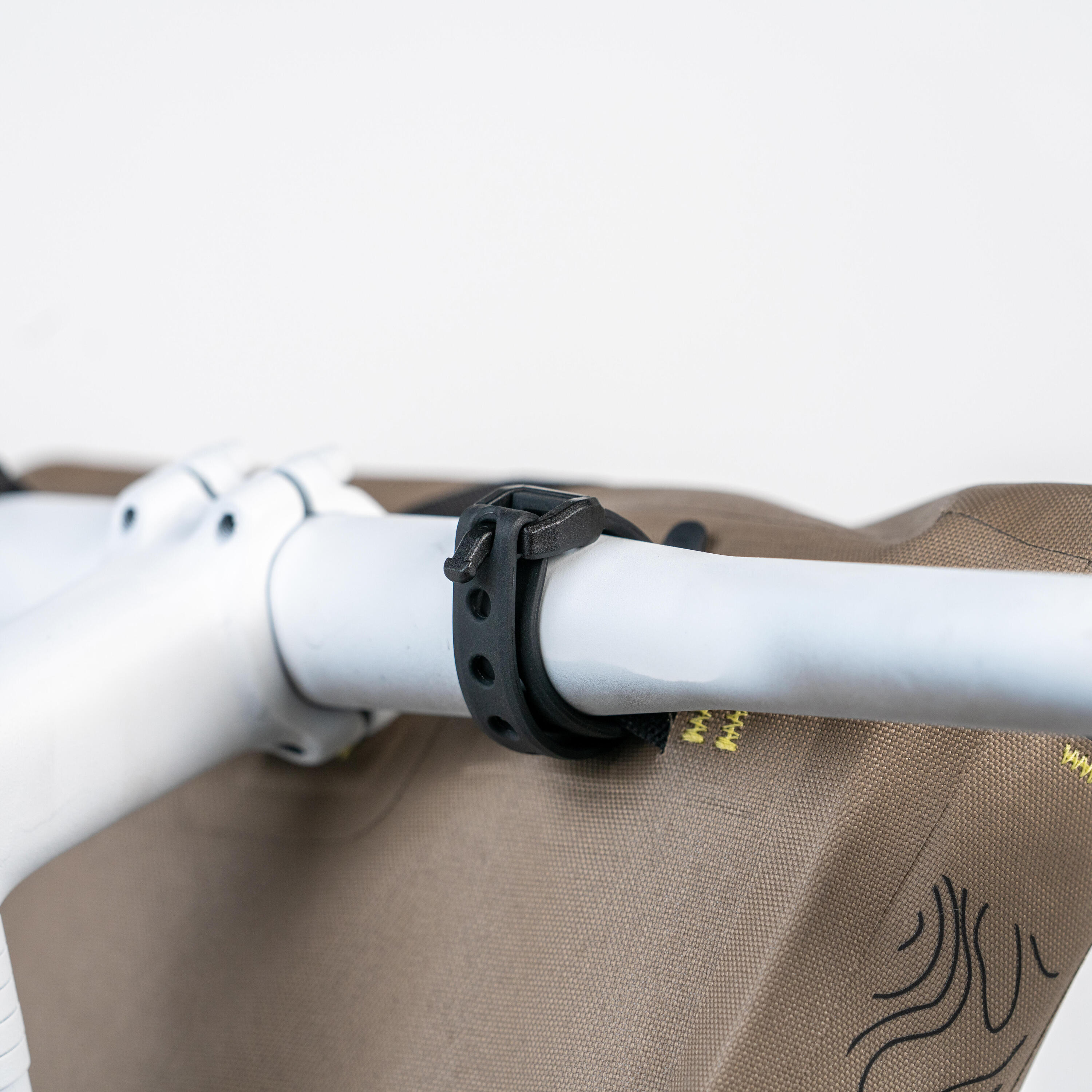 3.5L Handlebar Dry Bag - Roll-Top with Inner Pockets - Polyester